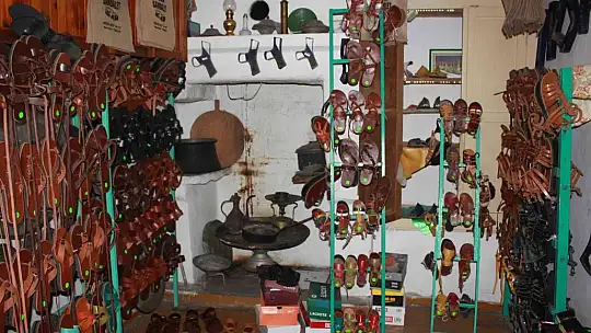 Son Sandaletçi Fevzi Usta Teknolojiye Direniyor