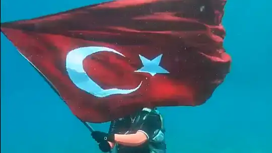 Dalgıç Bulut, 'Bayrağımızı suyun altında da dalgalandırdık'