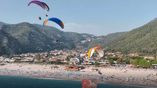 HAVA OYUNLARI FESTİVALİ İZLEYENLERİ HAYRAN BIRAKIYOR