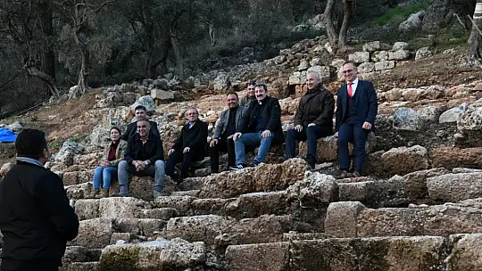 VALİ ORHAN TAVLI İDYMA ANTİK KENTİNDE İNCELEMELERDE BULUNDU