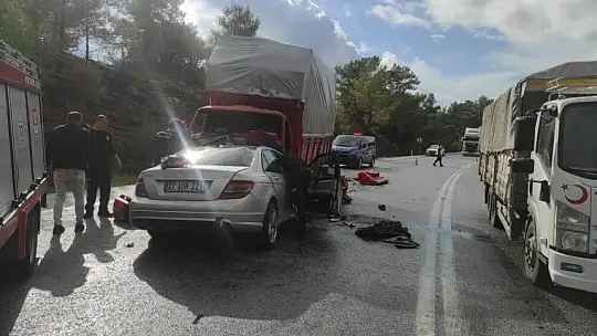 OĞLUNUN CENAZESİNİ ALMAYA GELİRKEN KAZADA HAYATINI KAYBETTİ