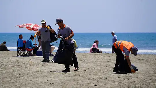 Seydikemer Belediyesi Ekipleri, Karadere Plajını Pırıl Pırıl Yaptı