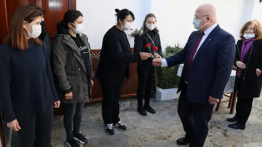 Başkan Gümüş Dünya Kadınlar Günü'nü kutladı