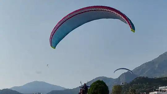 HAVA OYUNLARI FESTİVALİ İZLEYENLERİ HAYRAN BIRAKIYOR