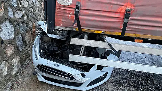 TIR VE OTOMOBİL ÇARPIŞTI