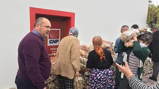 CHP, soğan ve patates dağıttı