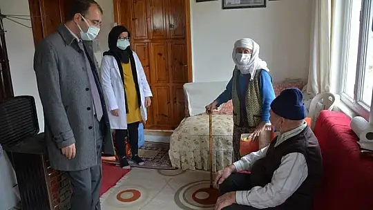 104'lük dede ve 88'lik eşi aşı oldu