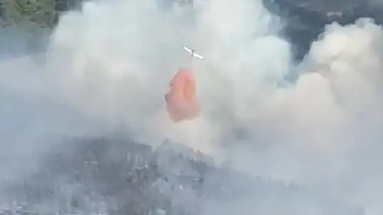 11 HELİKOPTER, 9 UÇAK ALEVLERE MÜDAHALE EDİYOR