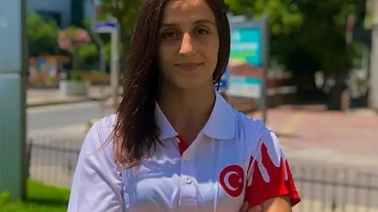 16 yaşındaki güreşçi İlyasoğlu, Dünya Şampiyonası'nda mindere çıkacak