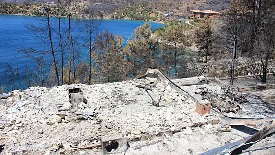 17 yıllık anıları yangınla birlikte küle döndü