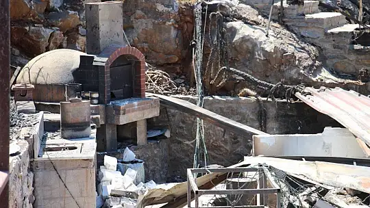 17 yıllık anıları yangınla birlikte küle döndü