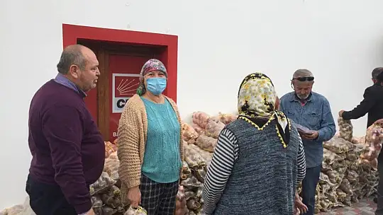 CHP, soğan ve patates dağıttı