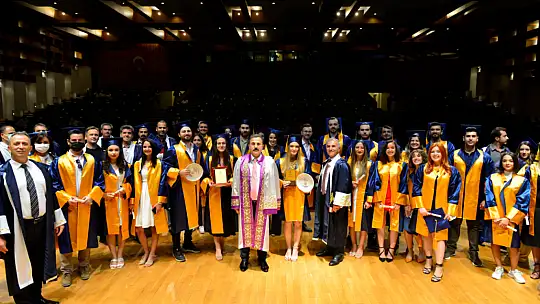 Öğrencilerimizi Yeni Yaşamlarına Uğurluyoruz