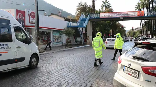 Fethiye Emniyeti'nden yağmur mesaisi