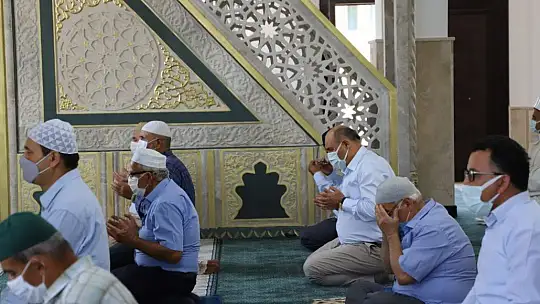 Yapımı tamamlanan Gerişburnu Şehitler Camii'de ilk Cuma Namazı kılındı