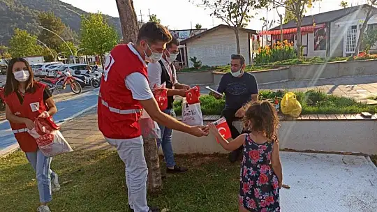 Genç Kızılay Fethiye Teşkilatı vatandaşın yanında