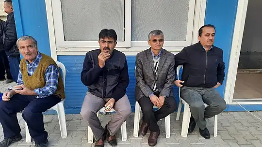 Çiftçiler lokma döktürdü