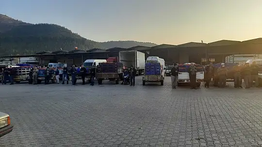 Çiftçiler lokma döktürdü