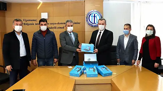 FTSO'dan ihtiyaç sahibi öğrencilere tablet desteği