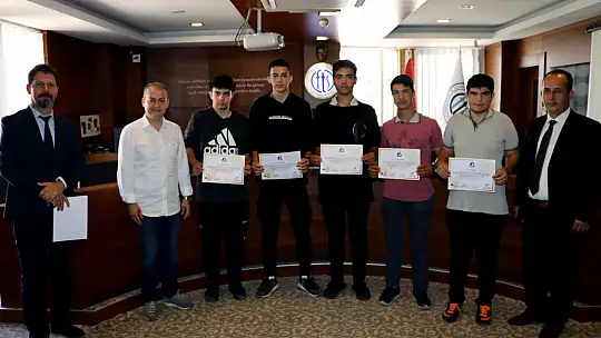 63 Öğrenciye Afet Gönüllüsü Eğitimi Verildi