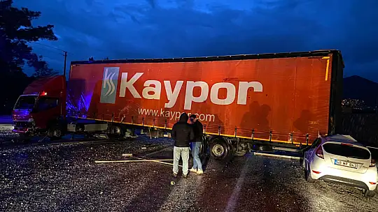 TIR VE OTOMOBİL ÇARPIŞTI
