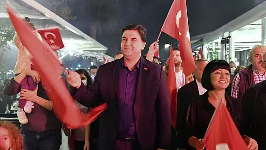 Cumhuriyet yürüyüşünde, Bayram coşkusu