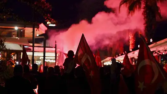 Cumhuriyet yürüyüşünde, Bayram coşkusu