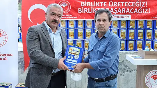 Köyceğiz'de 658 arıcıya 82 ton arı yemi dağıtıldı