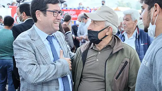 Köyceğiz'de 658 arıcıya 82 ton arı yemi dağıtıldı
