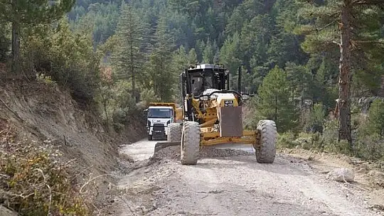 Seydikemer'de yol çalışmaları devam ediyor
