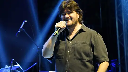 Ahmet Şafak Sevilen Şarkılarını Seydikemer'de Seslendirdi 