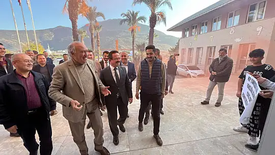 MİLLETVEKİLİ DEMİR FETHİYELİ GENÇLERLE BULUŞTU