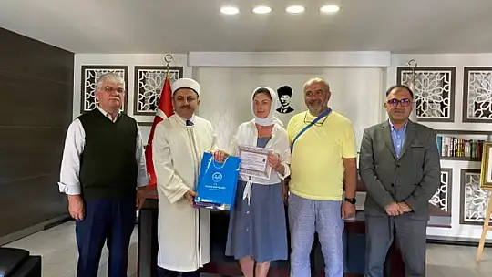 UKRAYNALI YULİA FETHİYE'DE MÜSLÜMAN OLDU