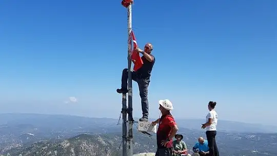 30 Ağustos'u zirvede kutladılar