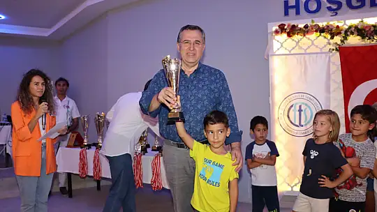 TURNUVADA DERECEYE GİRENLER ÖDÜLLERİNİ ALDI