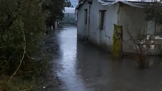 YAĞIŞ SEYDİKEMER'DE HAYATI OLUMSUZ ETKİLEDİ