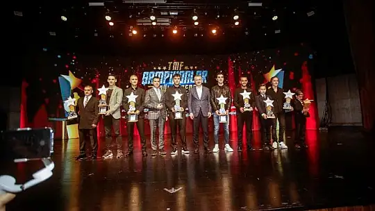 FETHİYELİ MİLLİ SPORCU ÖZDEMİR KUPA ALDI