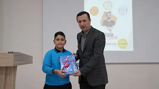 YAZAR ÖZGÜR BALPINAR, SEYDİKEMERLİ ÖĞRENCİLERLE BULUŞTU