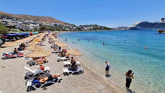323 metre uzunluğundaki dev gemi, bir kez daha Bodrum'da