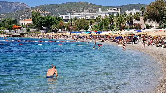 323 metre uzunluğundaki dev gemi, bir kez daha Bodrum'da