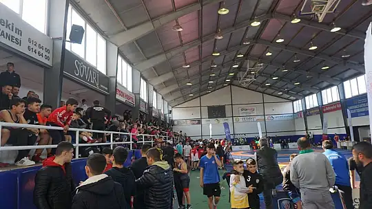 GÜREŞ TURNUVASI BÜYÜK İLGİ TOPLADI