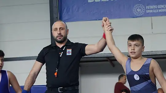 GÜREŞ TURNUVASI BÜYÜK İLGİ TOPLADI