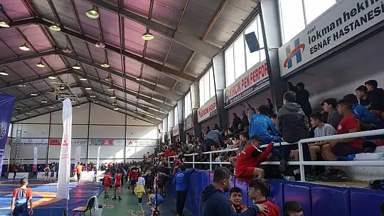 GÜREŞ TURNUVASI BÜYÜK İLGİ TOPLADI