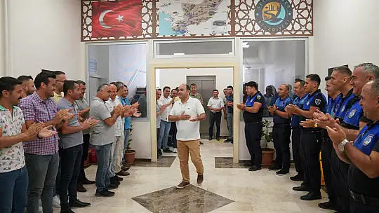 Başkan Akdenizli'ye doğum günü sürprizi