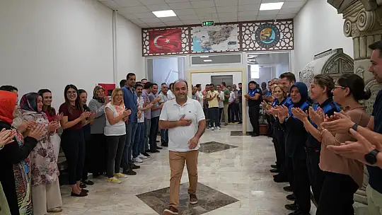 Başkan Akdenizli'ye doğum günü sürprizi