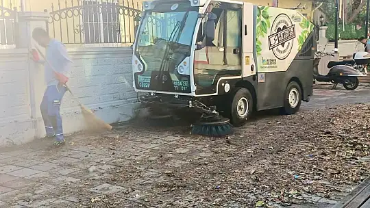 Şiddetli Yağmur Sonrası Sokaklar Temizlendi