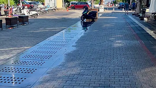 Şiddetli Yağmur Sonrası Sokaklar Temizlendi