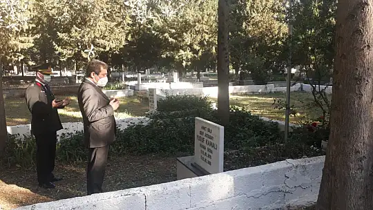 Vali Orhan Tavlı, Ramazan Bayramında Şehitlikleri Ziyaret Etti