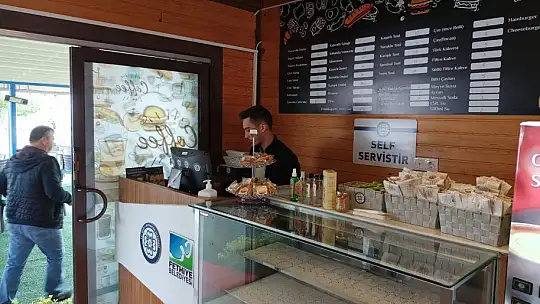 'Sen De Gel Down Cafe' misafirlerini bekliyor