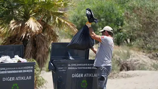 Seydikemer Belediyesi Ekipleri, Karadere Plajını Pırıl Pırıl Yaptı